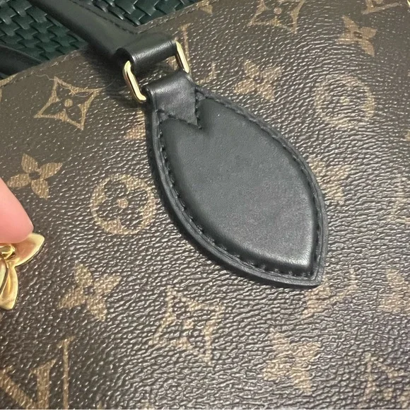 Louis Vuitton Monogram Flower Zipped Tote MM Black - Picture 5 of 16